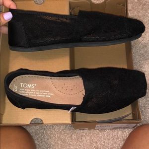 Classic Black lace Toms